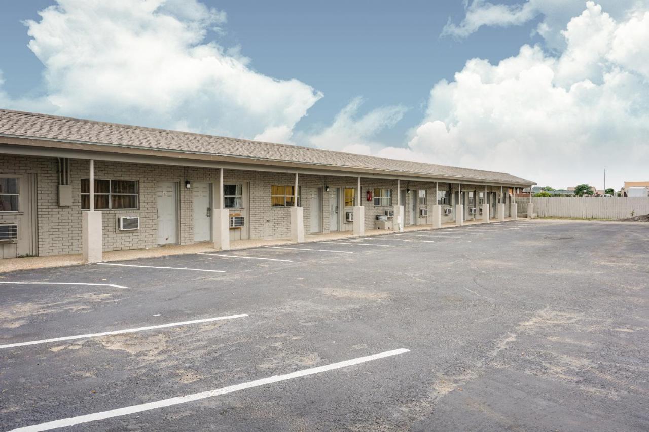 Oyo Hotel Austin Street Giddings Exterior foto