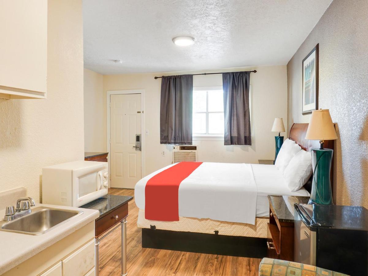 Oyo Hotel Austin Street Giddings Exterior foto