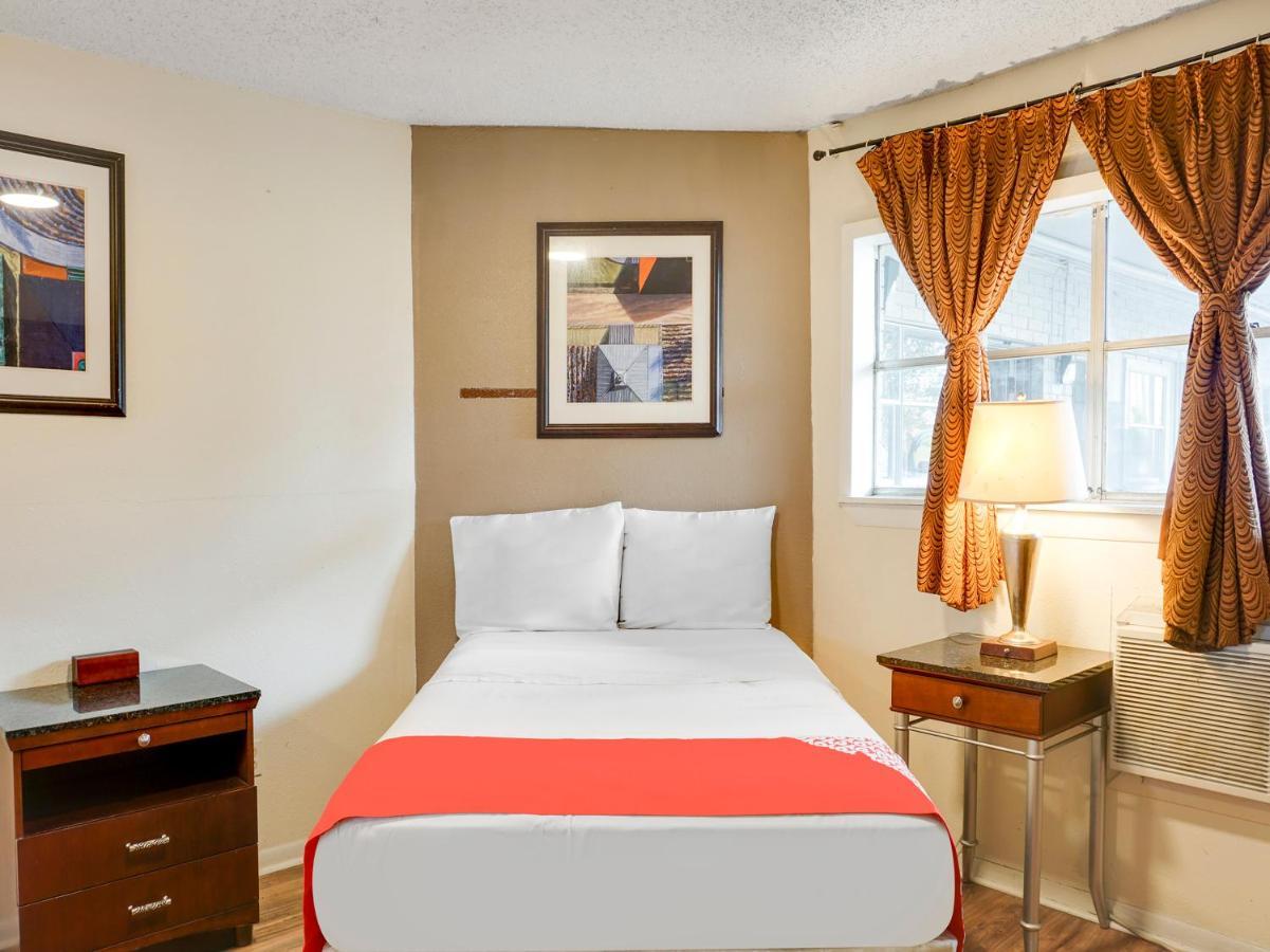 Oyo Hotel Austin Street Giddings Exterior foto