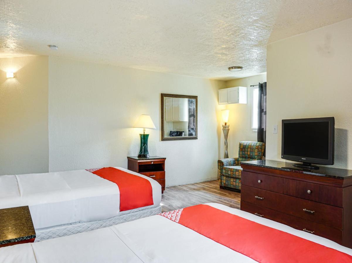 Oyo Hotel Austin Street Giddings Exterior foto
